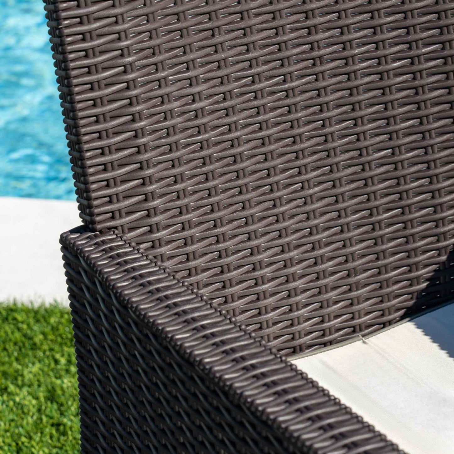 Nova Sofa w/cushions