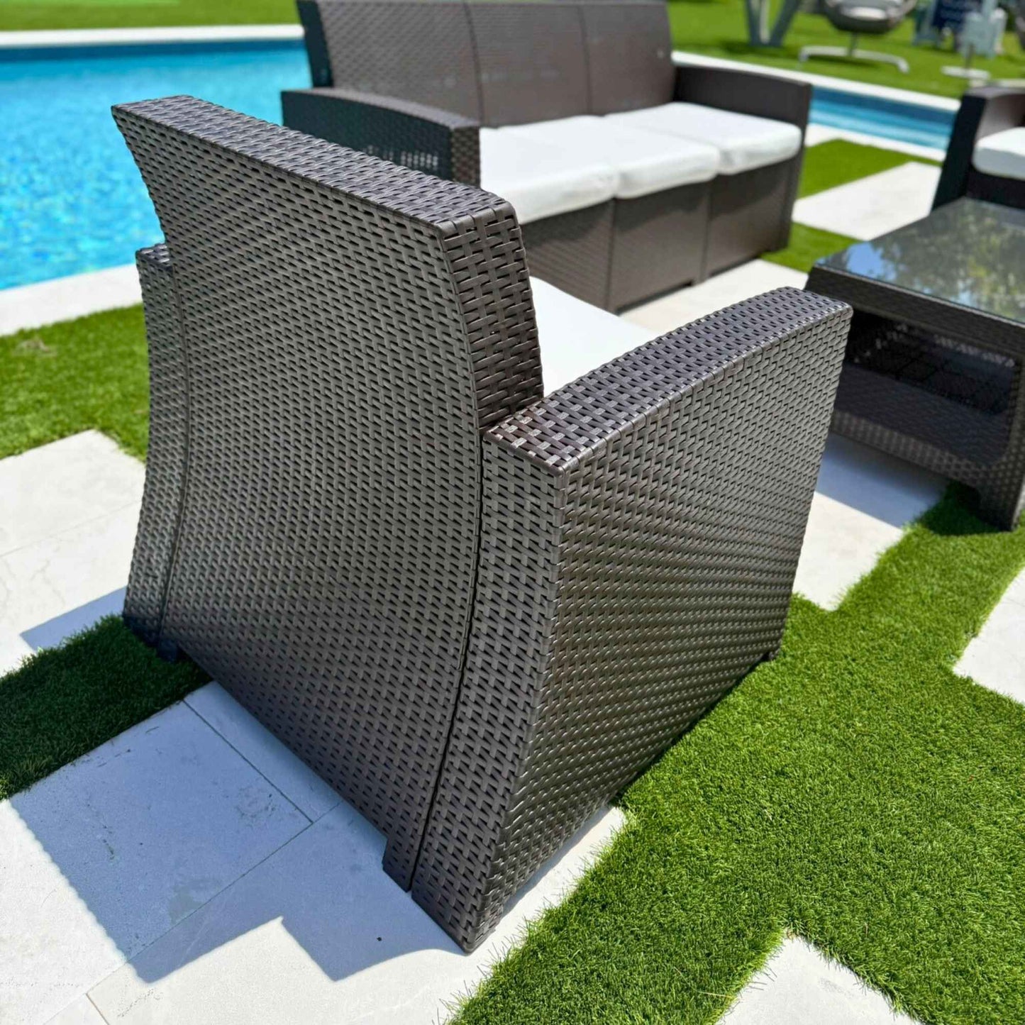 Plastique Lounge Chair w/cushion