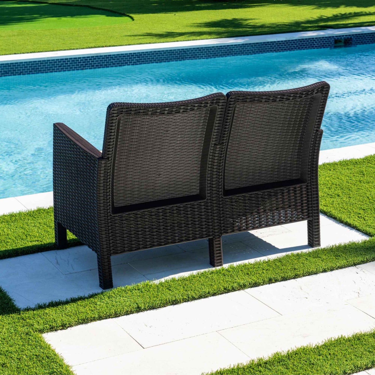 Nova Loveseat W/Cushions
